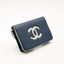 Pochette Wallet On Chain (WOC) en cuir marine et argenté