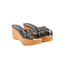JIMMY CHOO – Mules compensées en cuir verni noir
