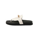 HERMES – Sandales plates Kelly blanc cassé