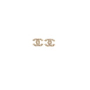 CHANEL – Boucles d’Oreilles CC Perles