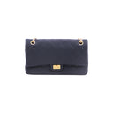 CHANEL – Sac 2.55 en jersey matelassé bleu marine