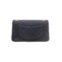 CHANEL – Sac 2.55 en jersey matelassé bleu marine