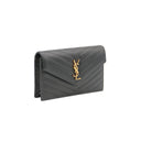 SAINT LAURENT – Pochette Cassandre en cuir grainé noir