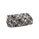 CHANEL – Sac à rabat matelassé en tweed