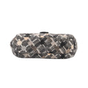 CHANEL – Sac à rabat matelassé en tweed