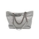 CHANEL – Sac cabas matelassé en cuir gris