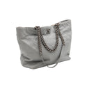 CHANEL – Sac cabas matelassé en cuir gris