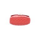 CHANEL – Sac à rabat matelassé en cuir rouge
