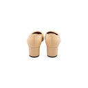 CHANEL – Escarpins bicolores à talons en cuir beige et noir ornés de perles