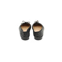 CHANEL – Ballerines en cuir noir à bout verni