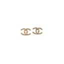 CHANEL – Boucles d’oreilles CC perles