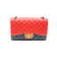 CHANEL – Sac Classic Flap Jumbo tricolore – Cuir matelassé rouge, bleu et camel