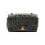CHANEL – Sac à rabat simple flap – Cuir caviar noir